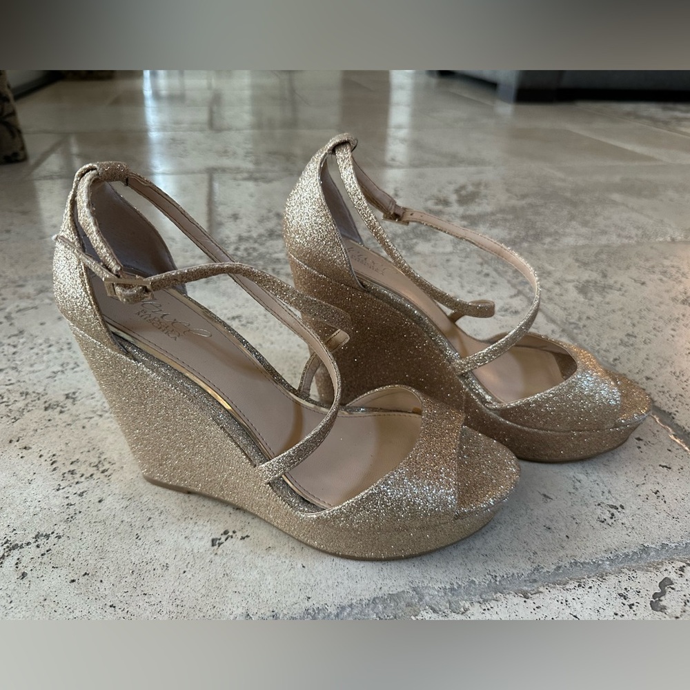 Jewel Badgley Mischka Gold Glitter Wedge Shoe